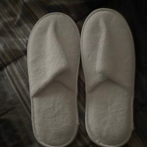 White slippers New never wore size L